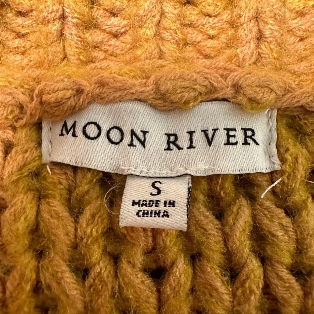 MOON RIVER - Picture 4 of 5
